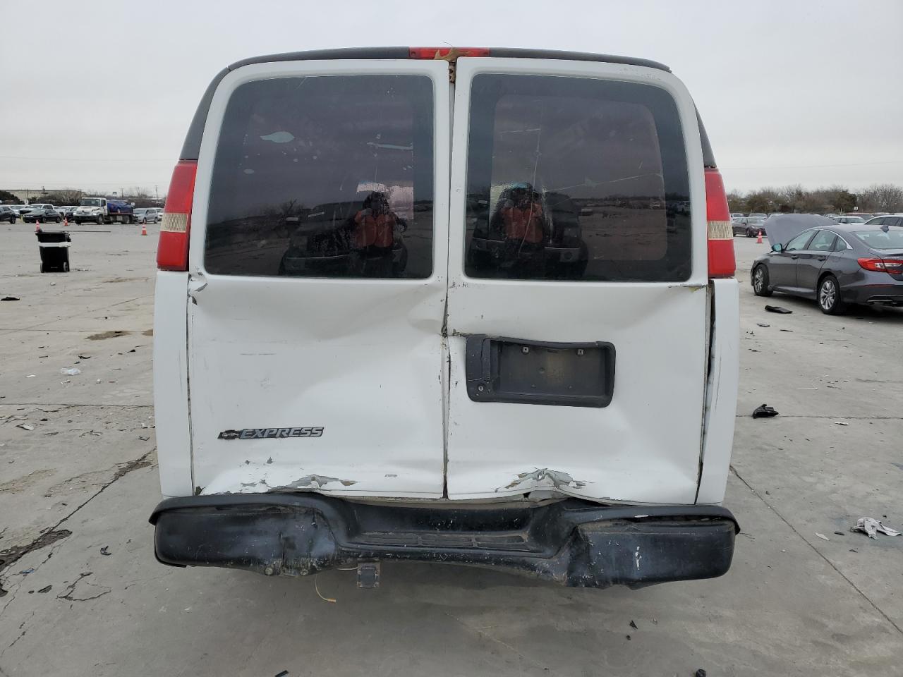 2009 Chevrolet Express - Image 6