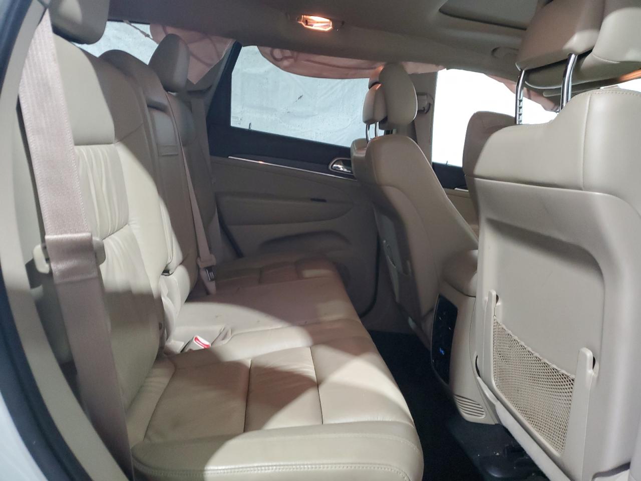 2015 Jeep Grand Cherokee - Image 11