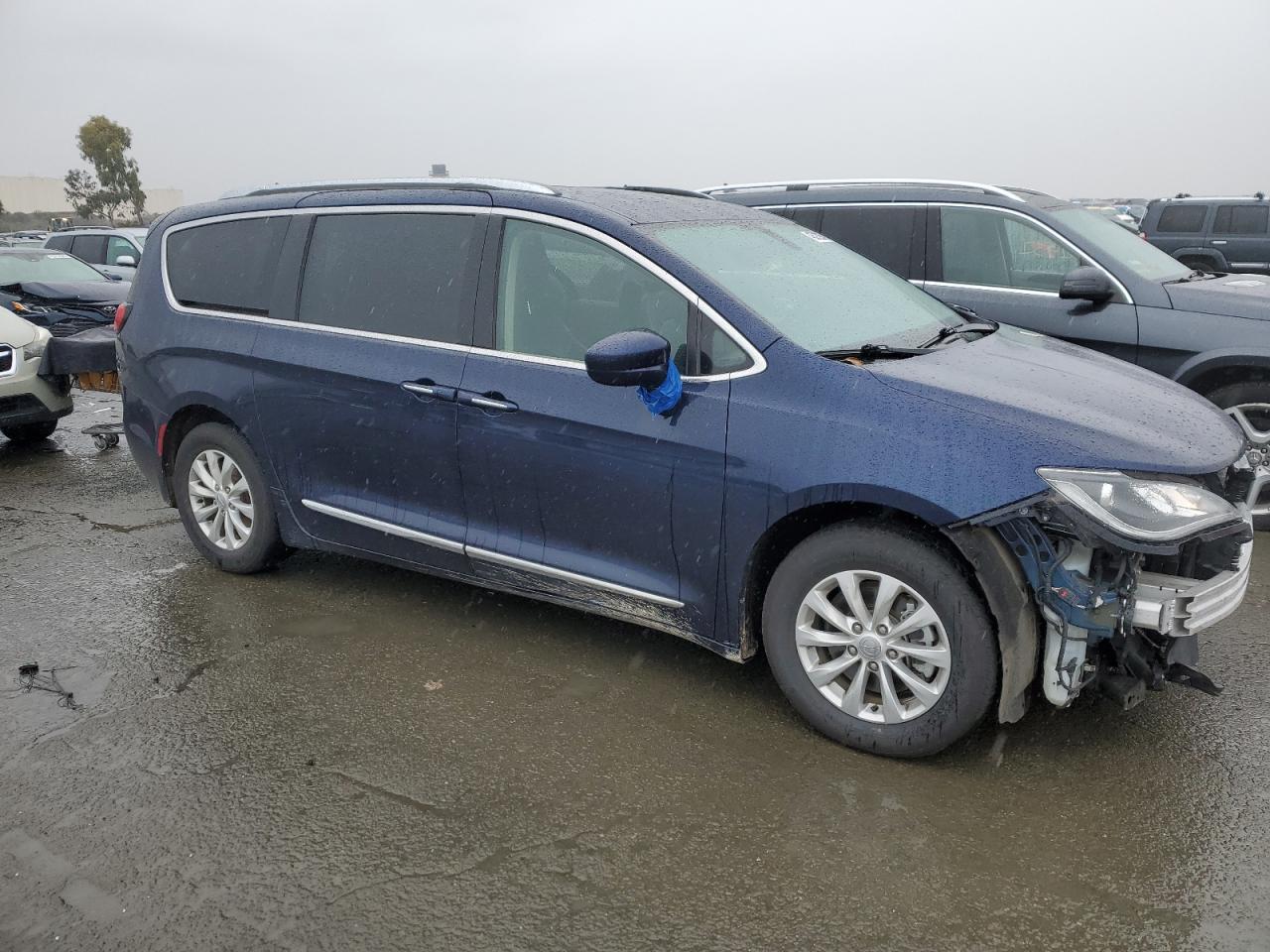 2018 Chrysler Pacifica - Image 4