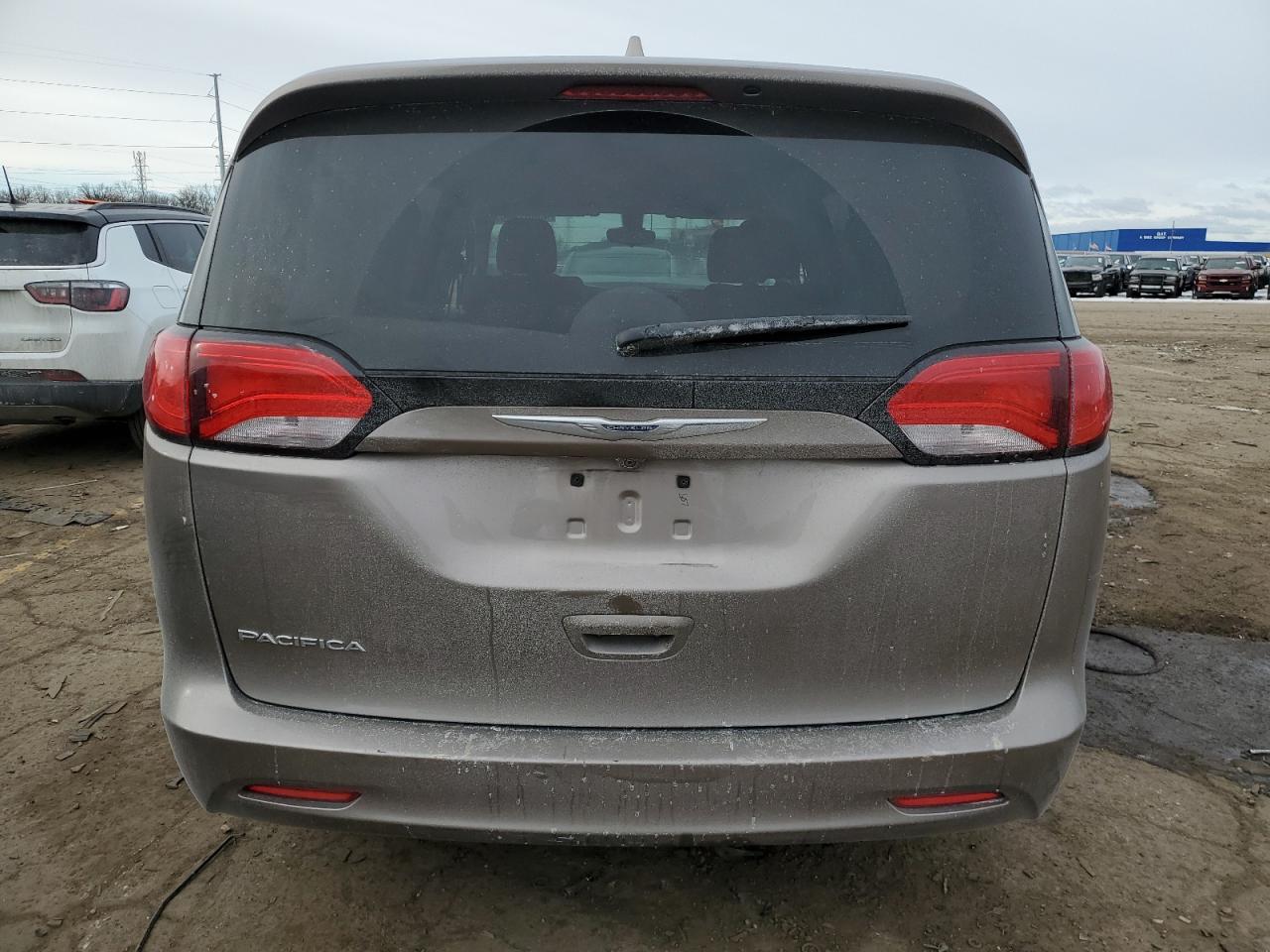2017 Chrysler Pacifica - Image 6