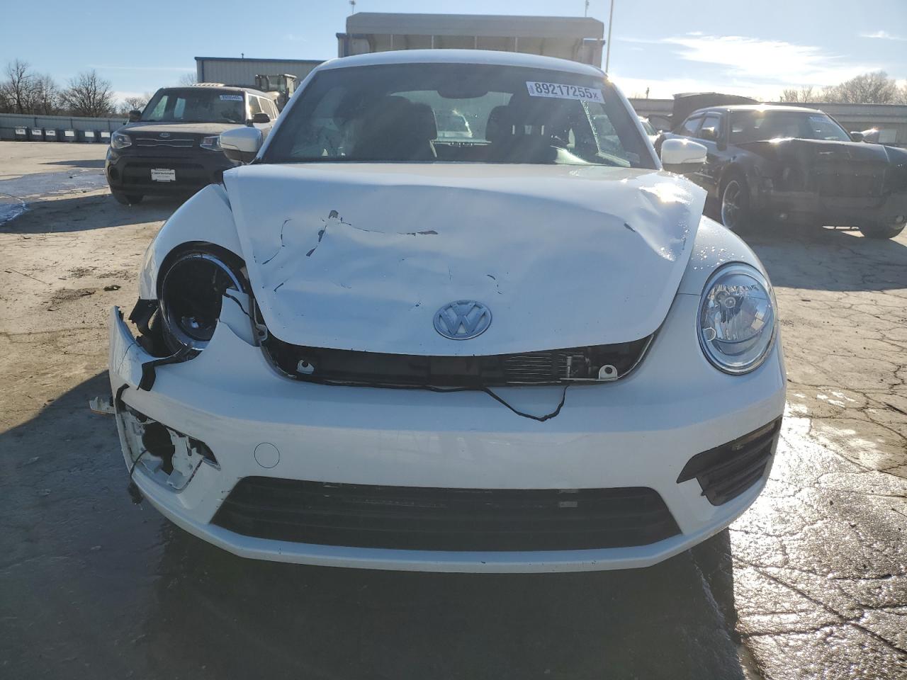 2019 Volkswagen Beetle - Image 5