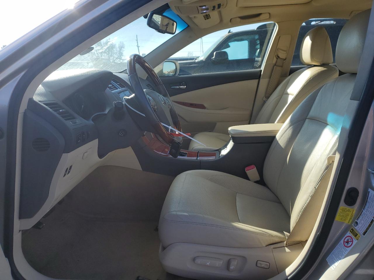2011 Lexus ES - Image 7