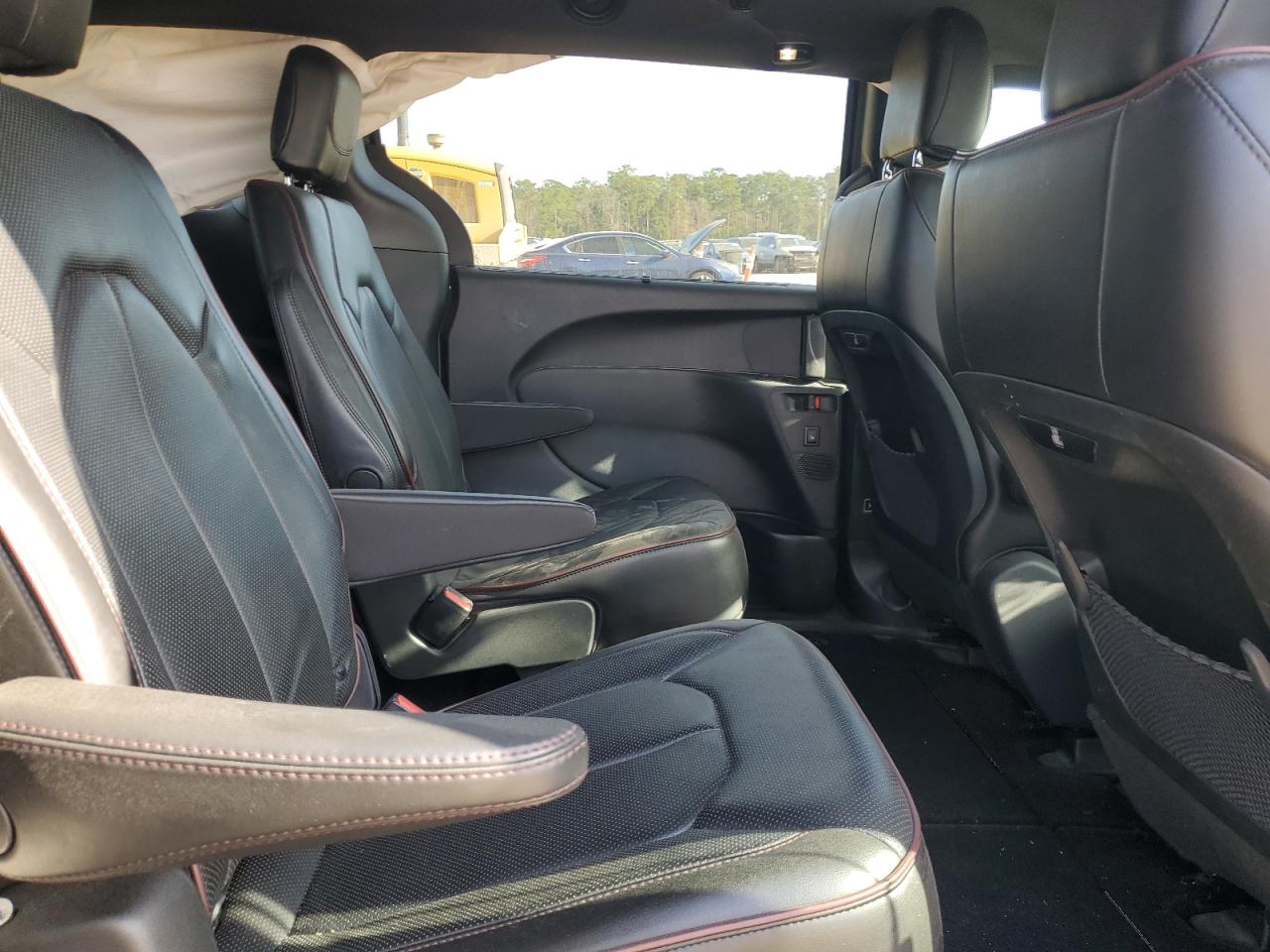 2020 Chrysler Pacifica - Image 11