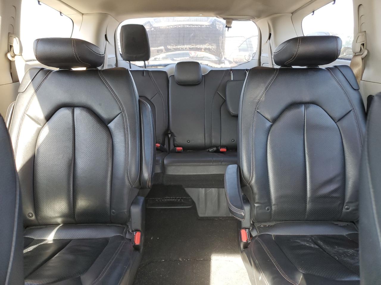 2018 Chrysler Pacifica - Image 10