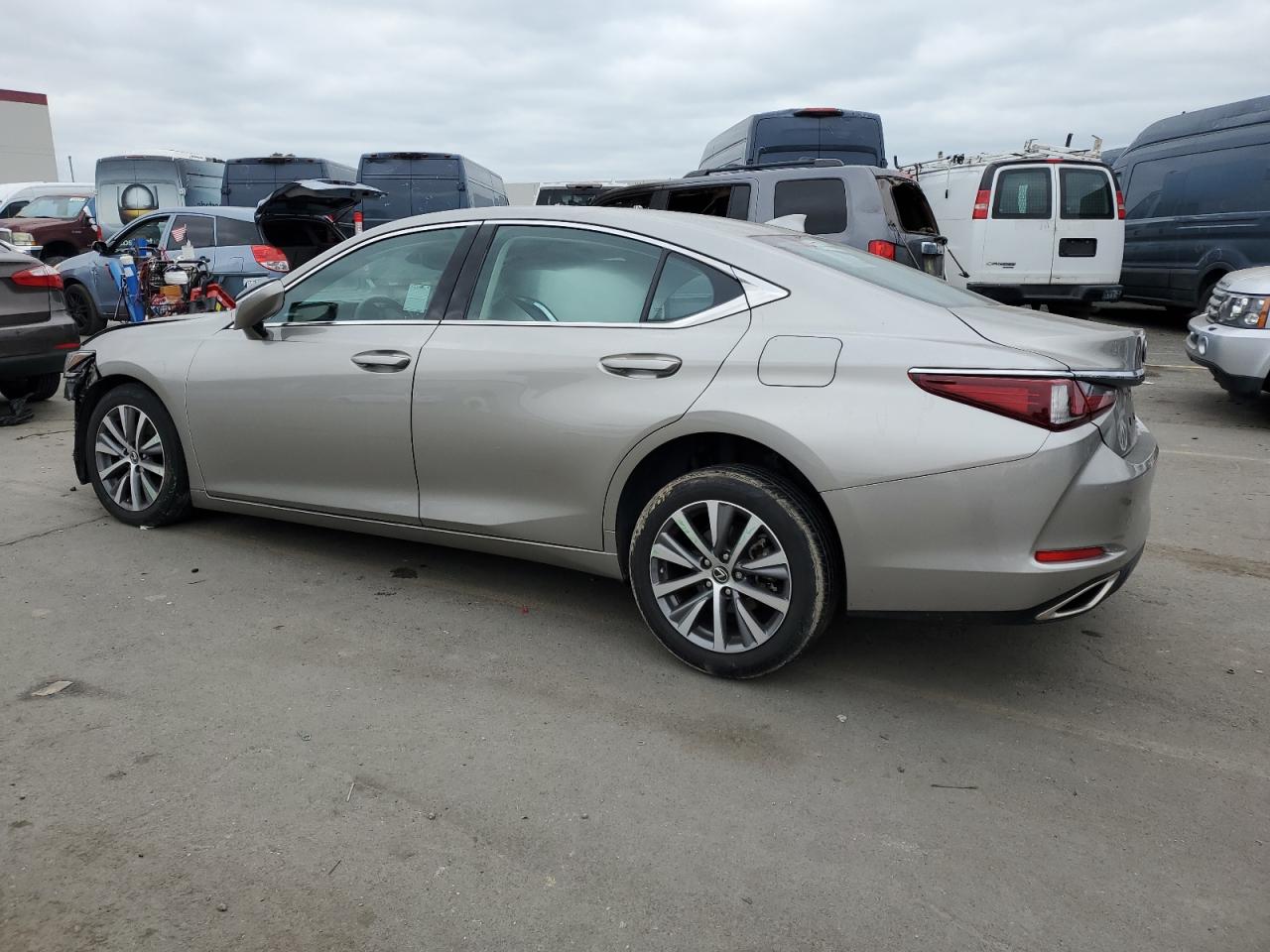 2020 Lexus ES - Image 2