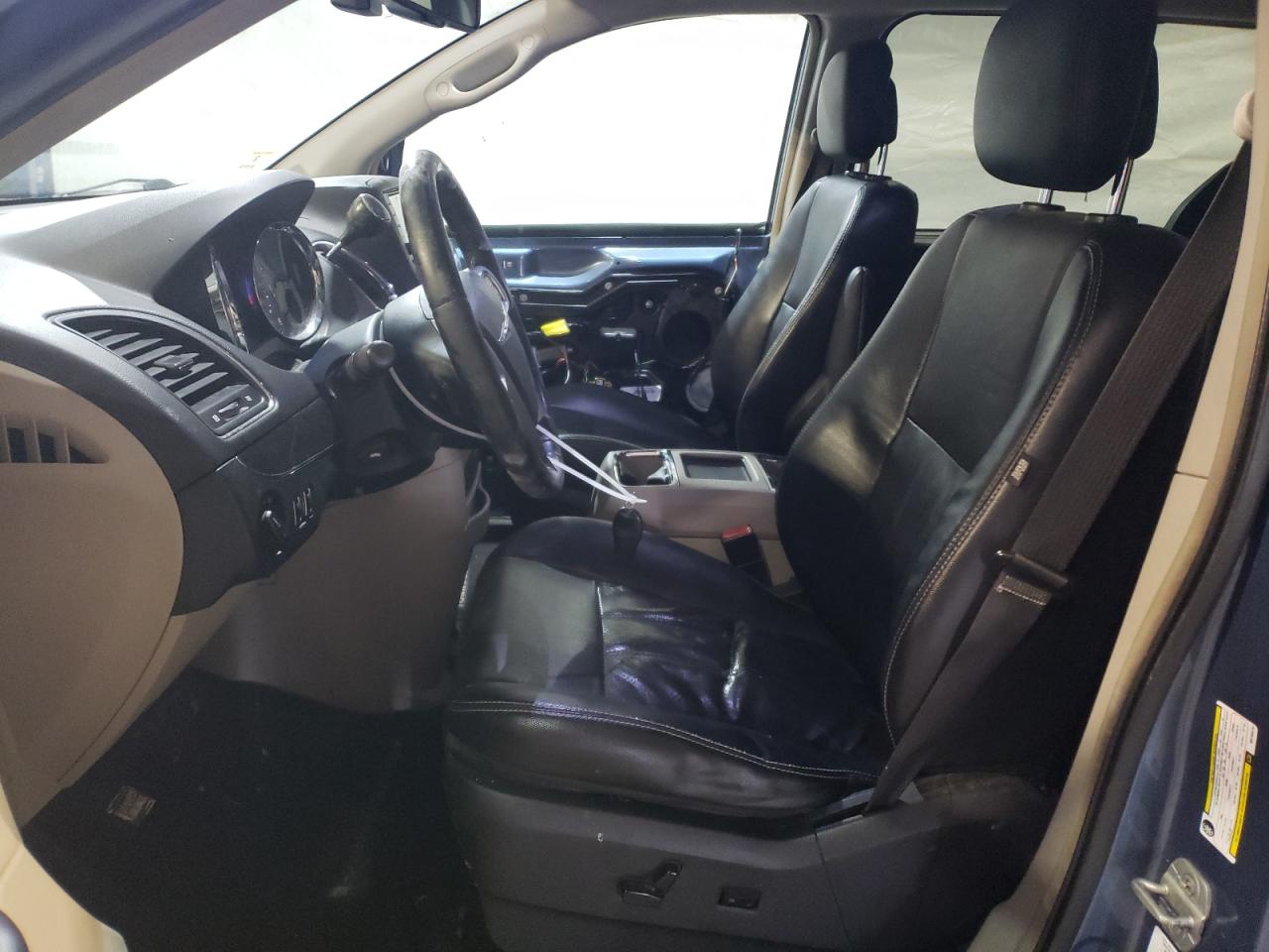 2011 Chrysler Town & Country - Image 7