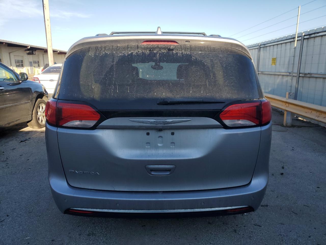 2017 Chrysler Pacifica - Image 6