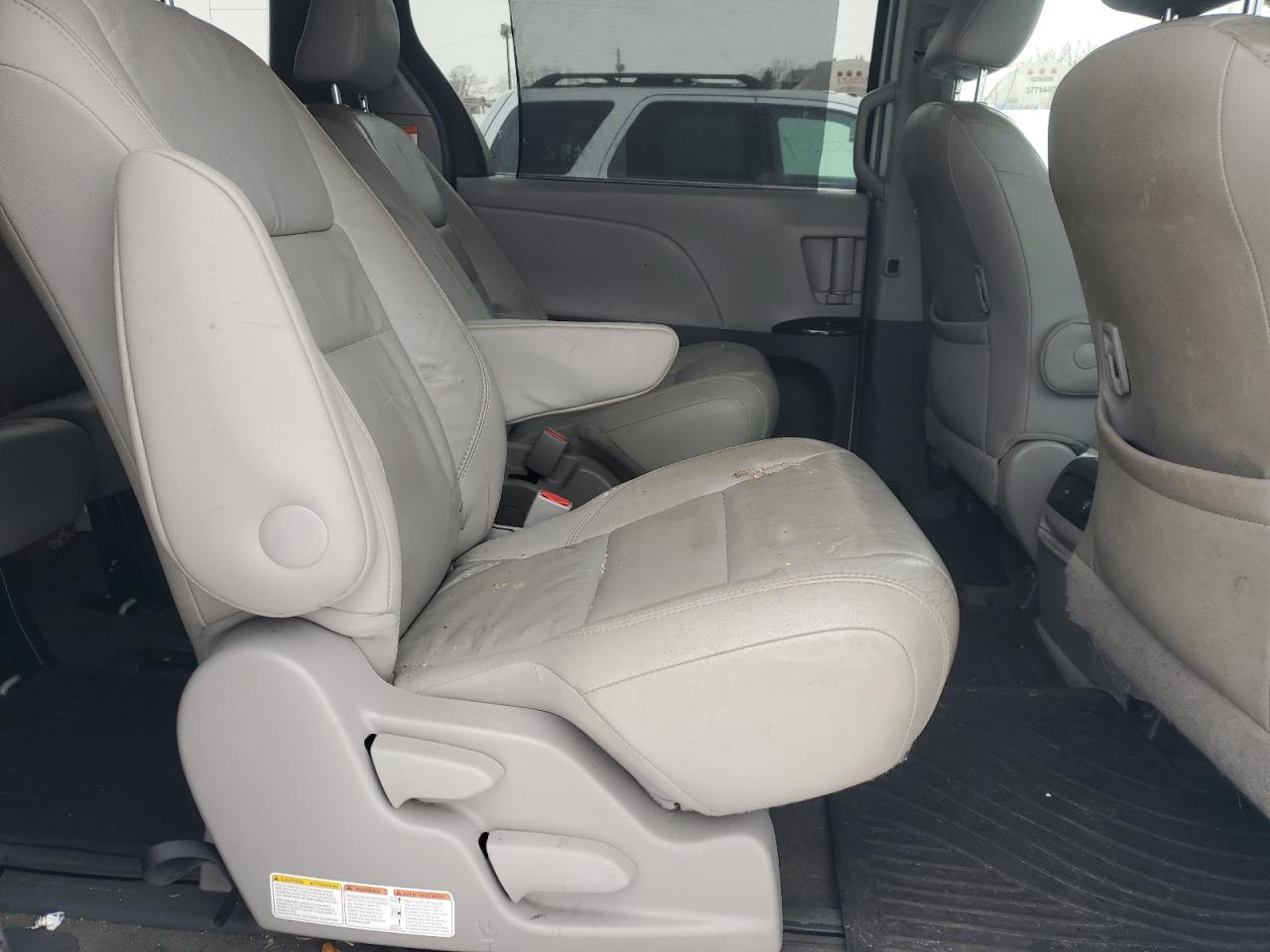2015 Toyota Sienna - Image 12