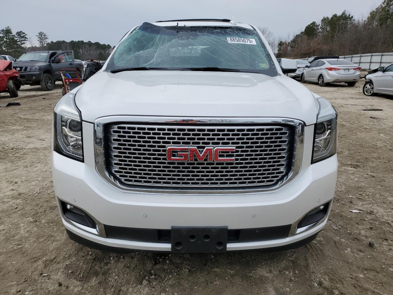 2016 GMC Yukon - Image 5