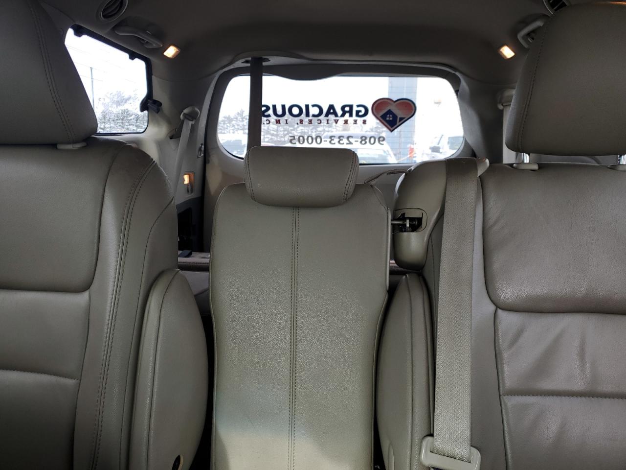 2015 Toyota Sienna - Image 10