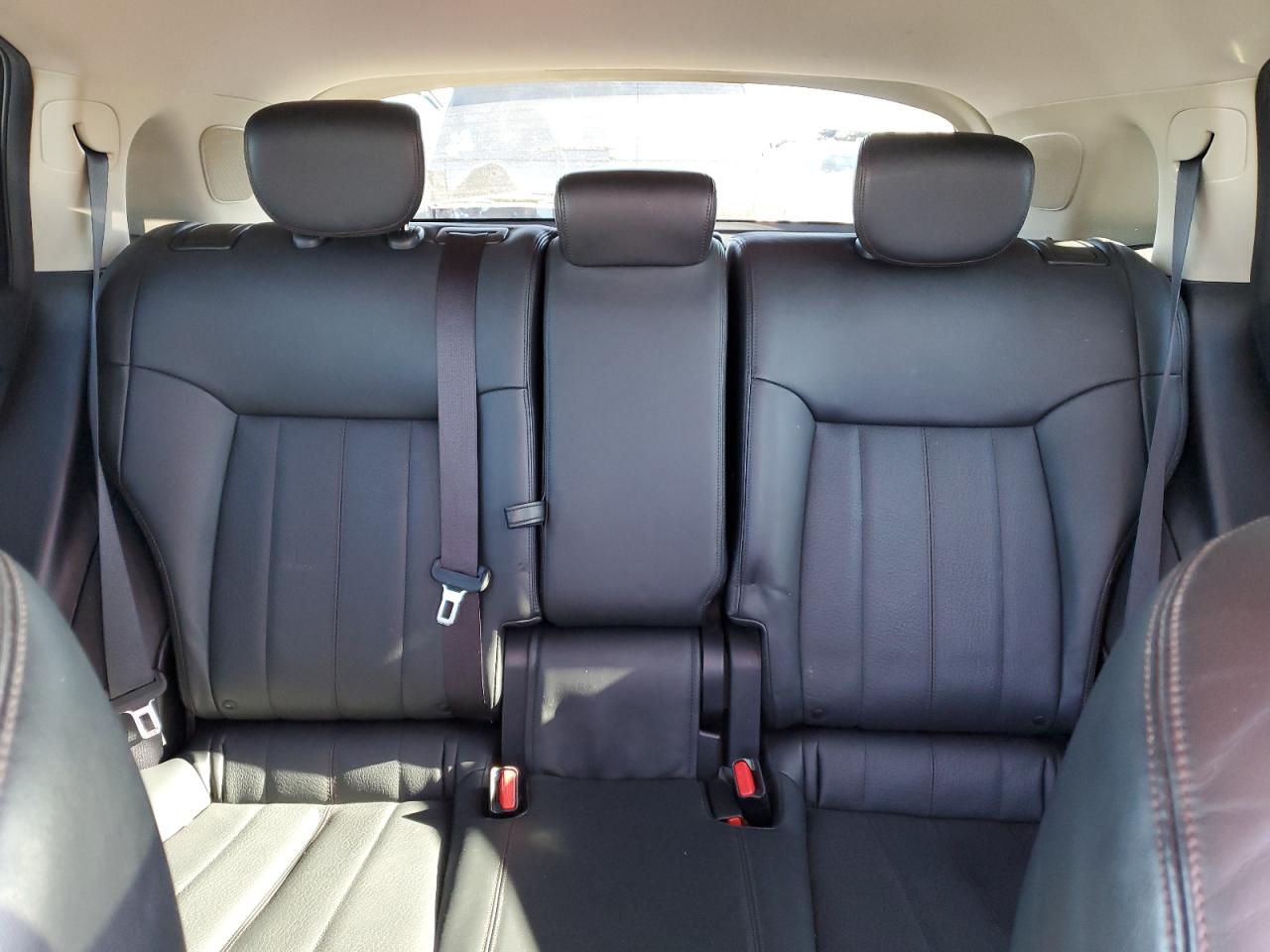 2016 Infiniti QX70 - Image 10