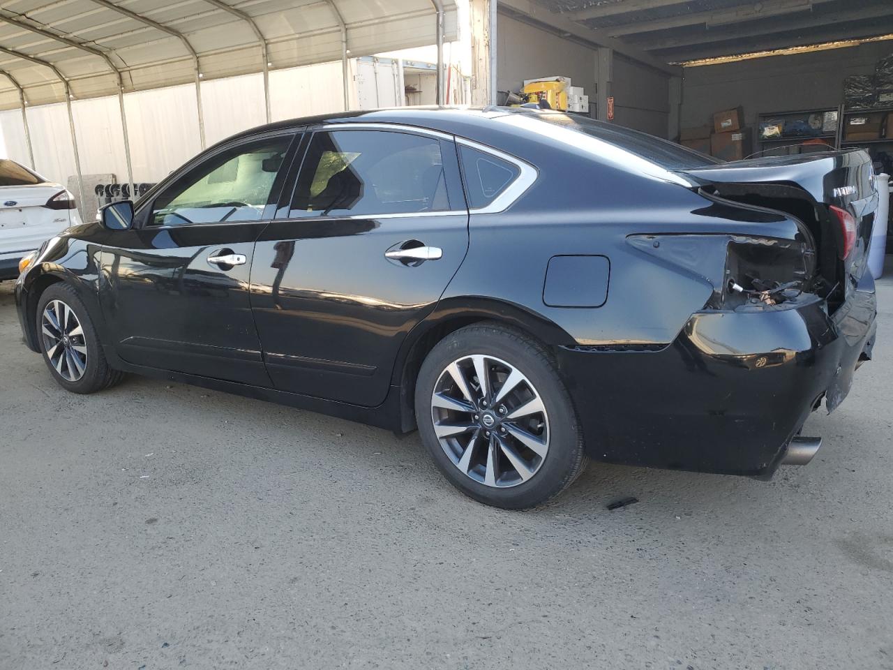 2016 Nissan Altima - Image 2