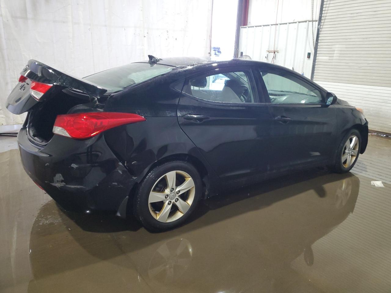 2013 Hyundai Elantra - Image 3