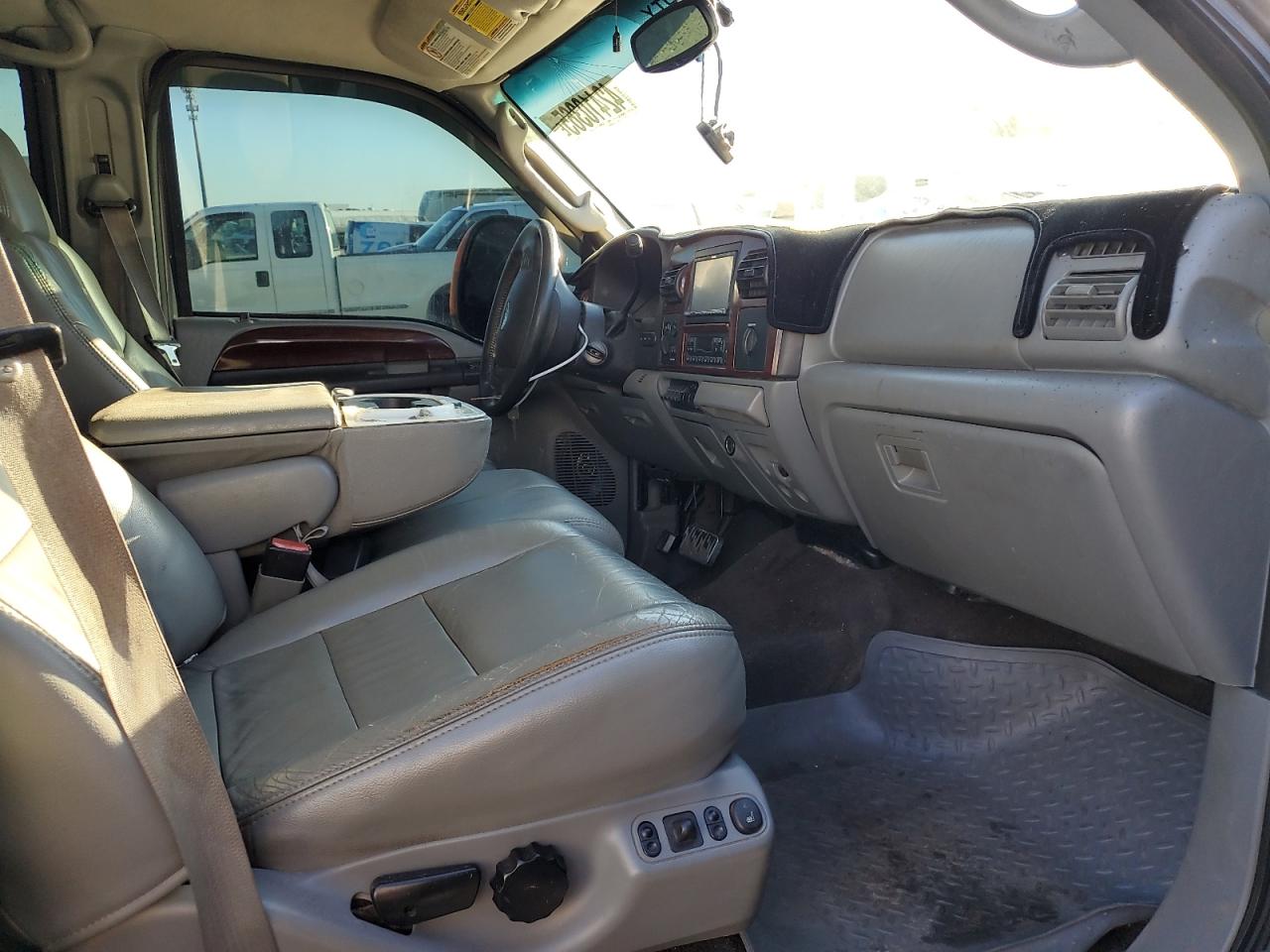 2005 Ford F250 - Image 5