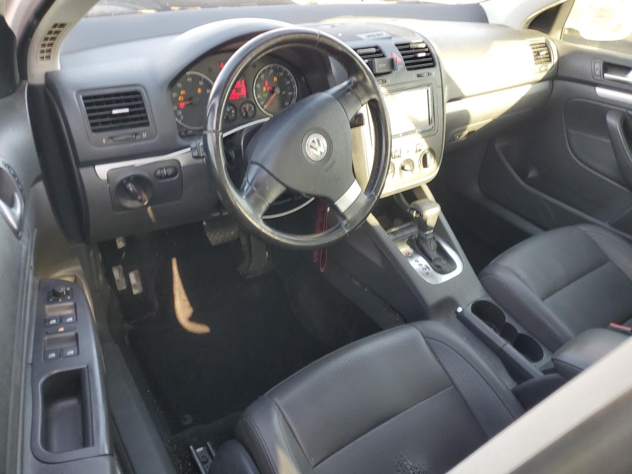 2009 Volkswagen Jetta - Image 8