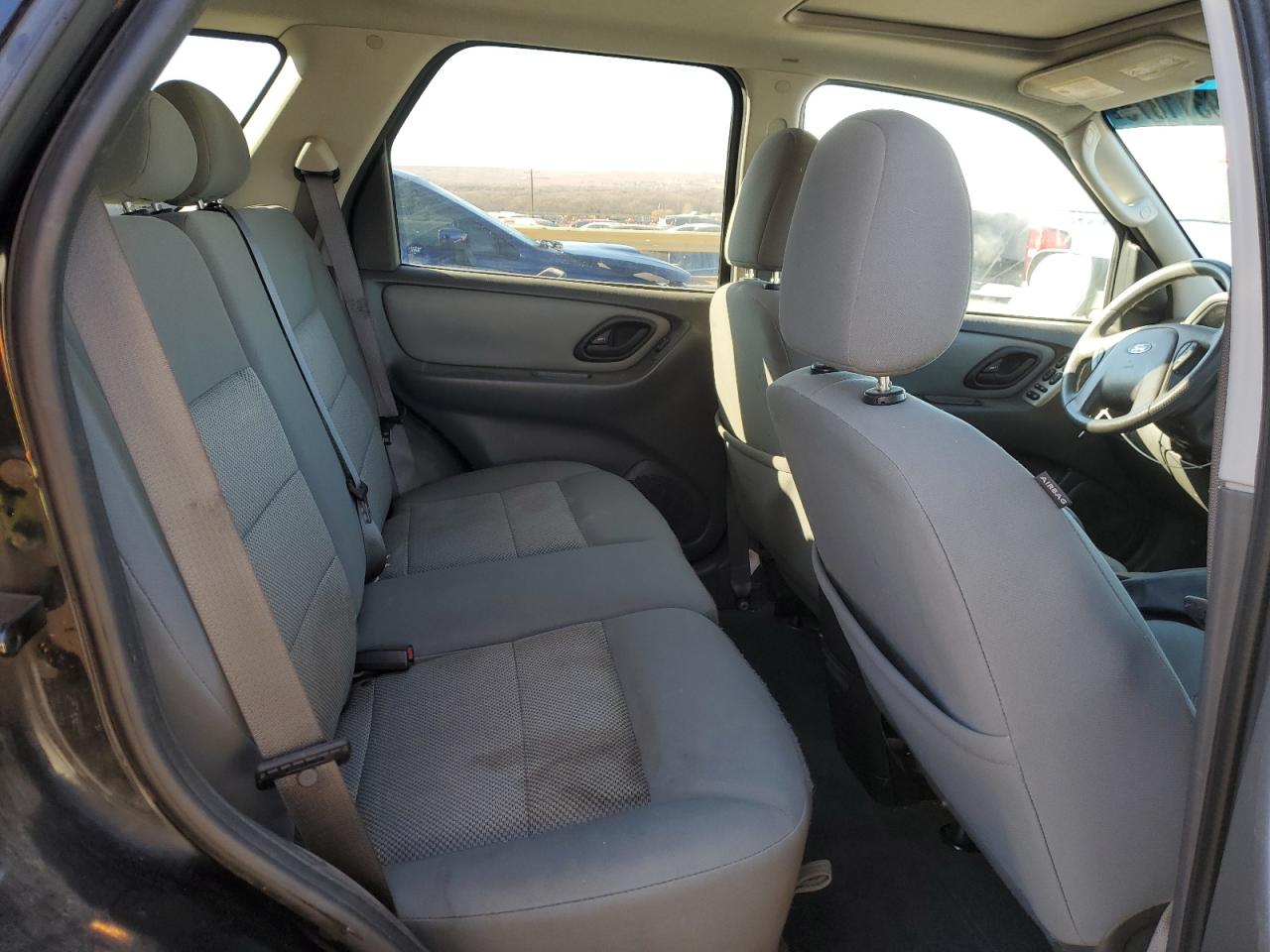 2007 Ford Escape - Image 10