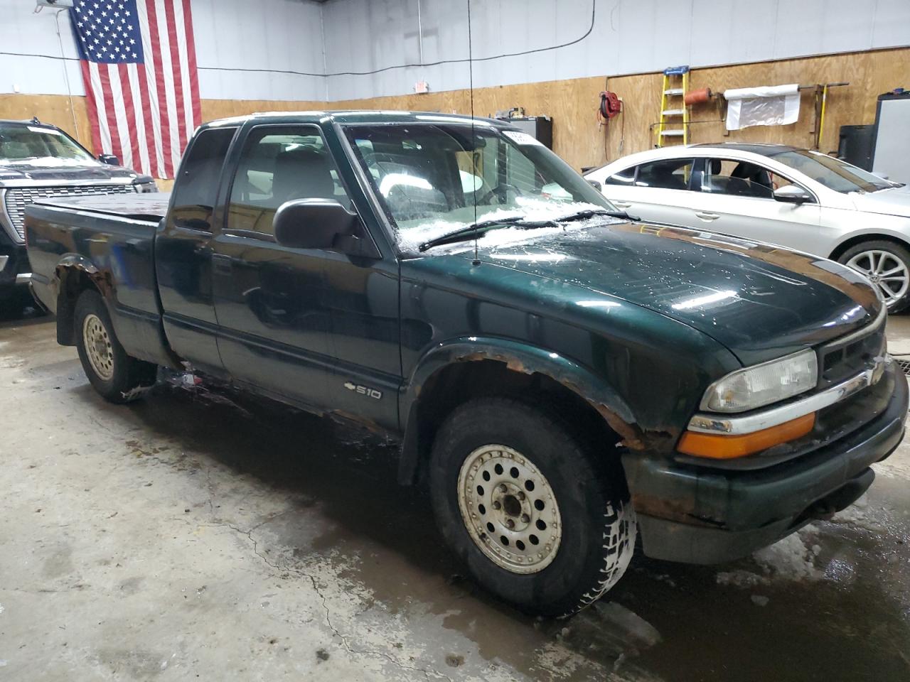 2003 Chevrolet S-10 Pickup - Image 4