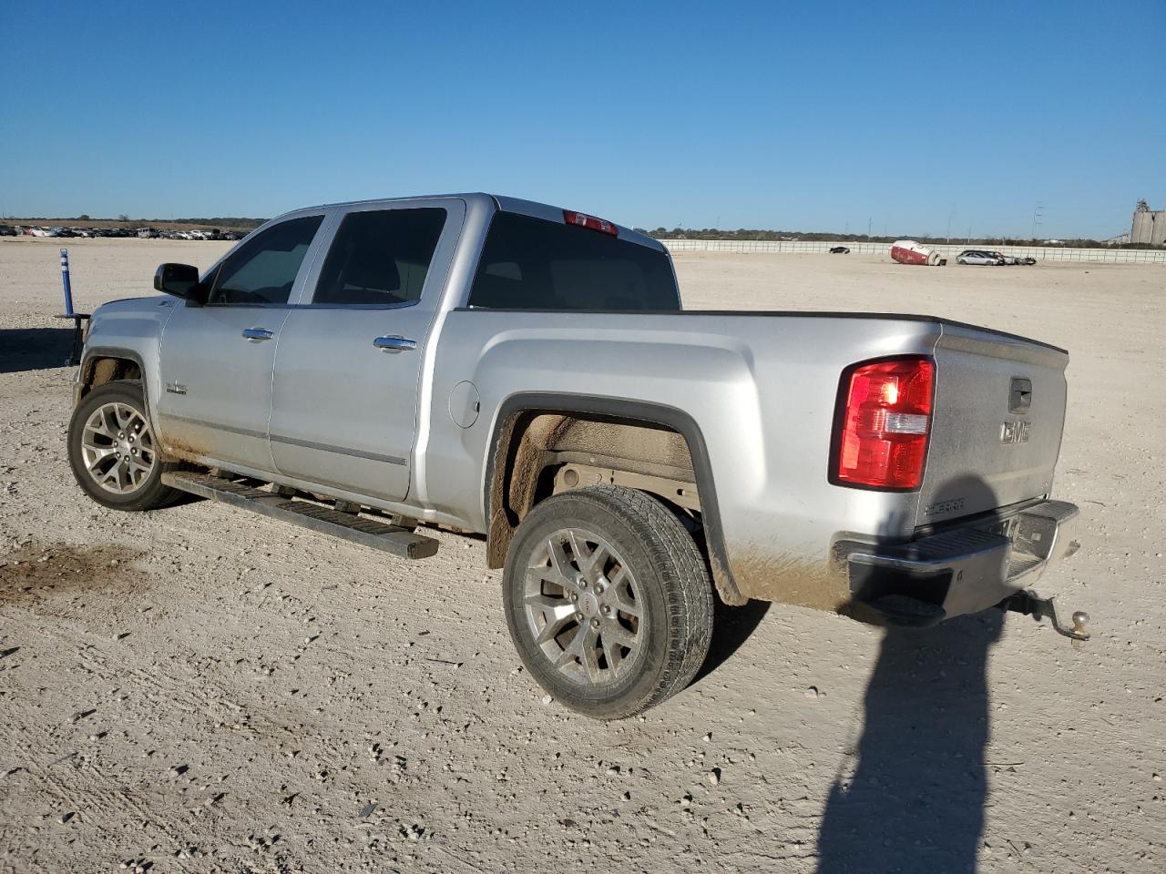 2015 GMC Sierra - Image 2