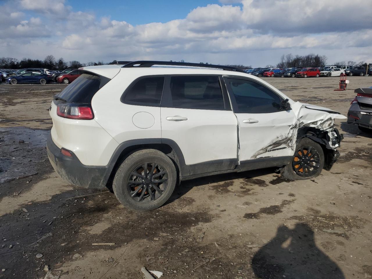 2023 Jeep Cherokee - Image 3