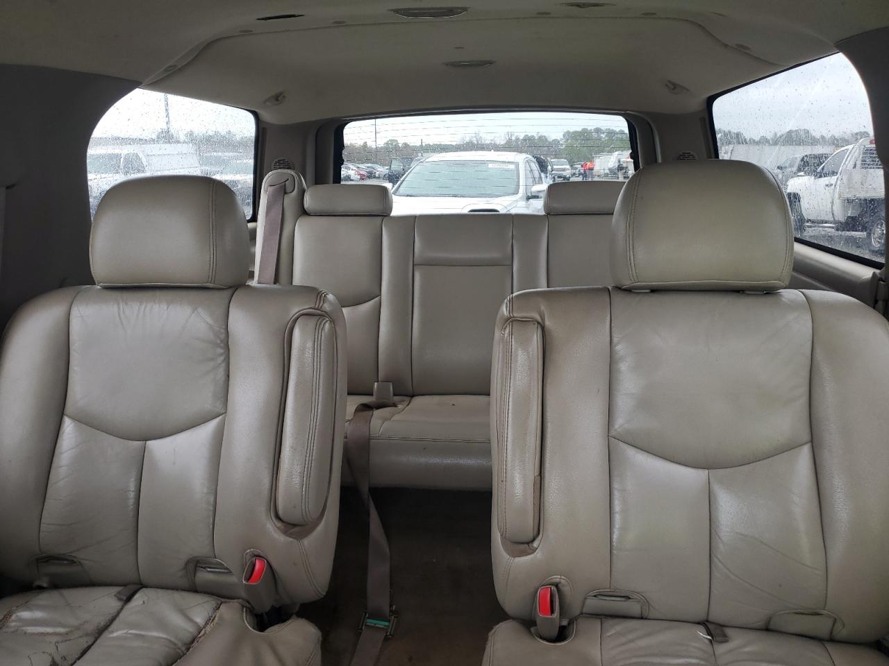 2006 Chevrolet Suburban - Image 10