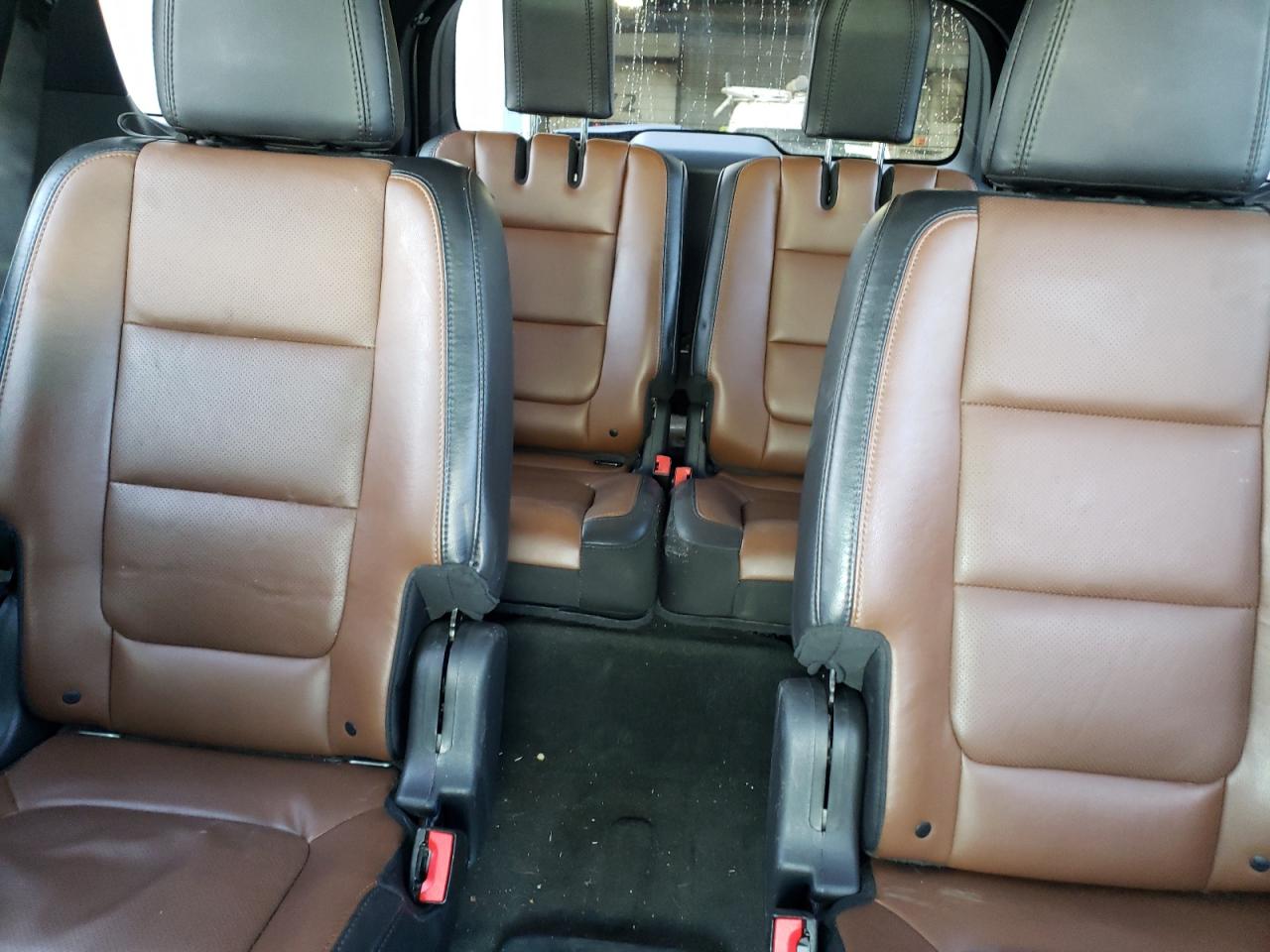 2015 Ford Explorer - Image 10