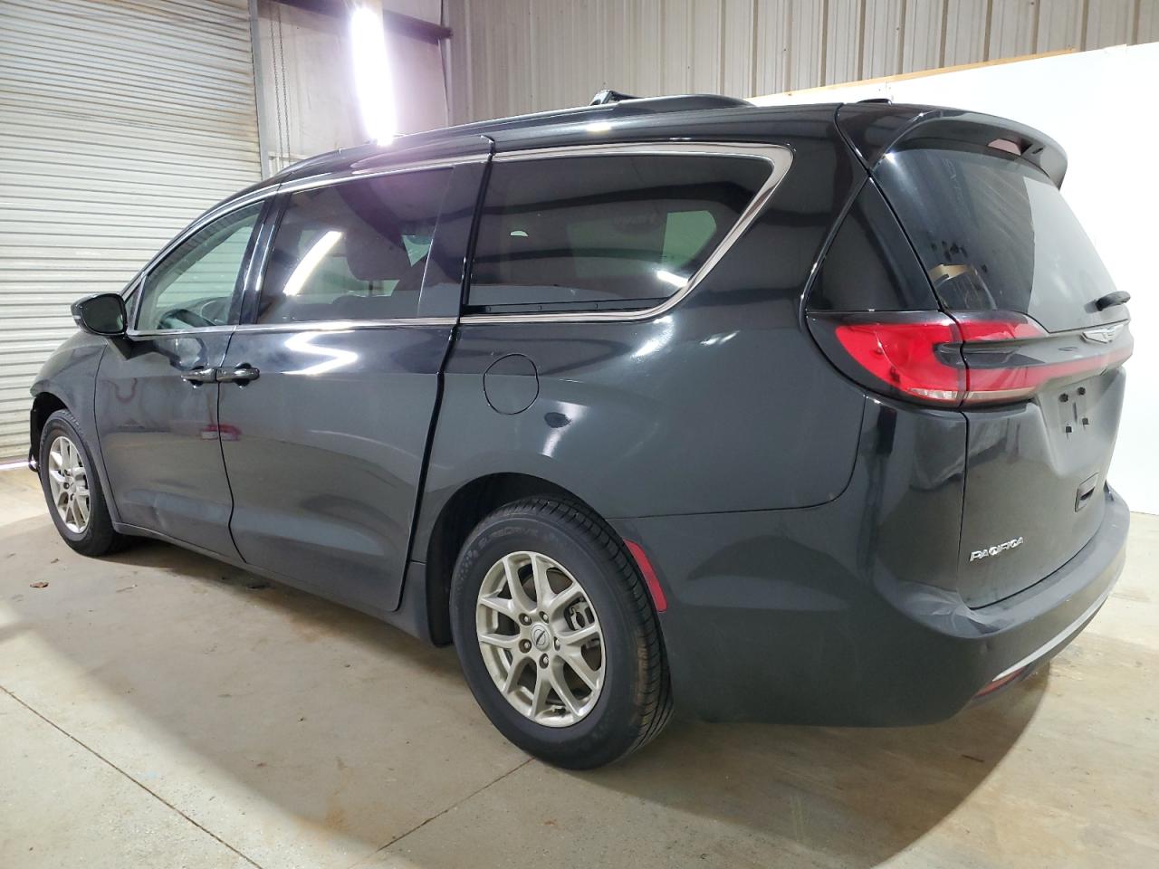 2022 Chrysler Pacifica - Image 2