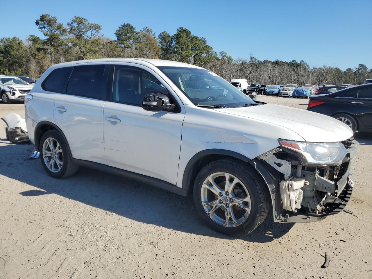 2015 Mitsubishi Outlander - Image 4
