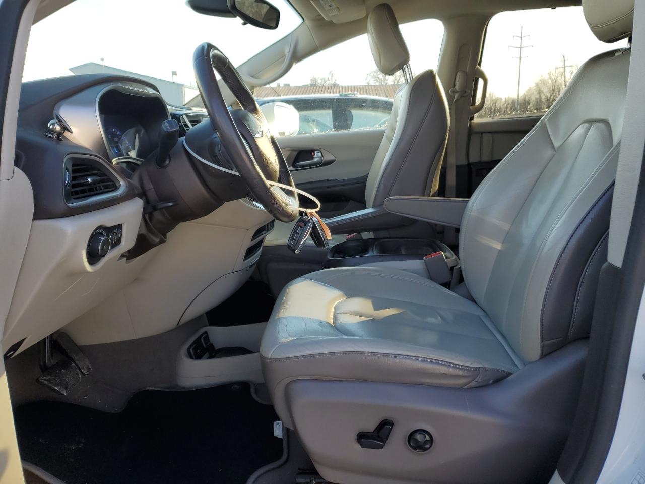 2017 Chrysler Pacifica - Image 7