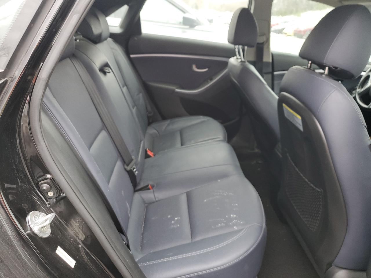 2013 Hyundai Elantra - Image 10
