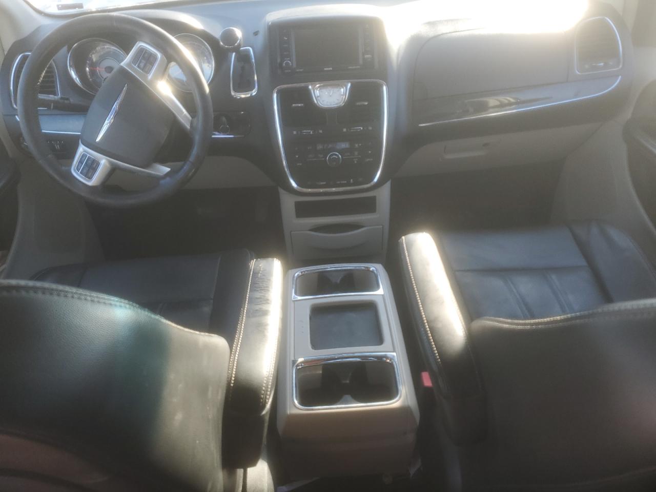2012 Chrysler Town & Country - Image 8