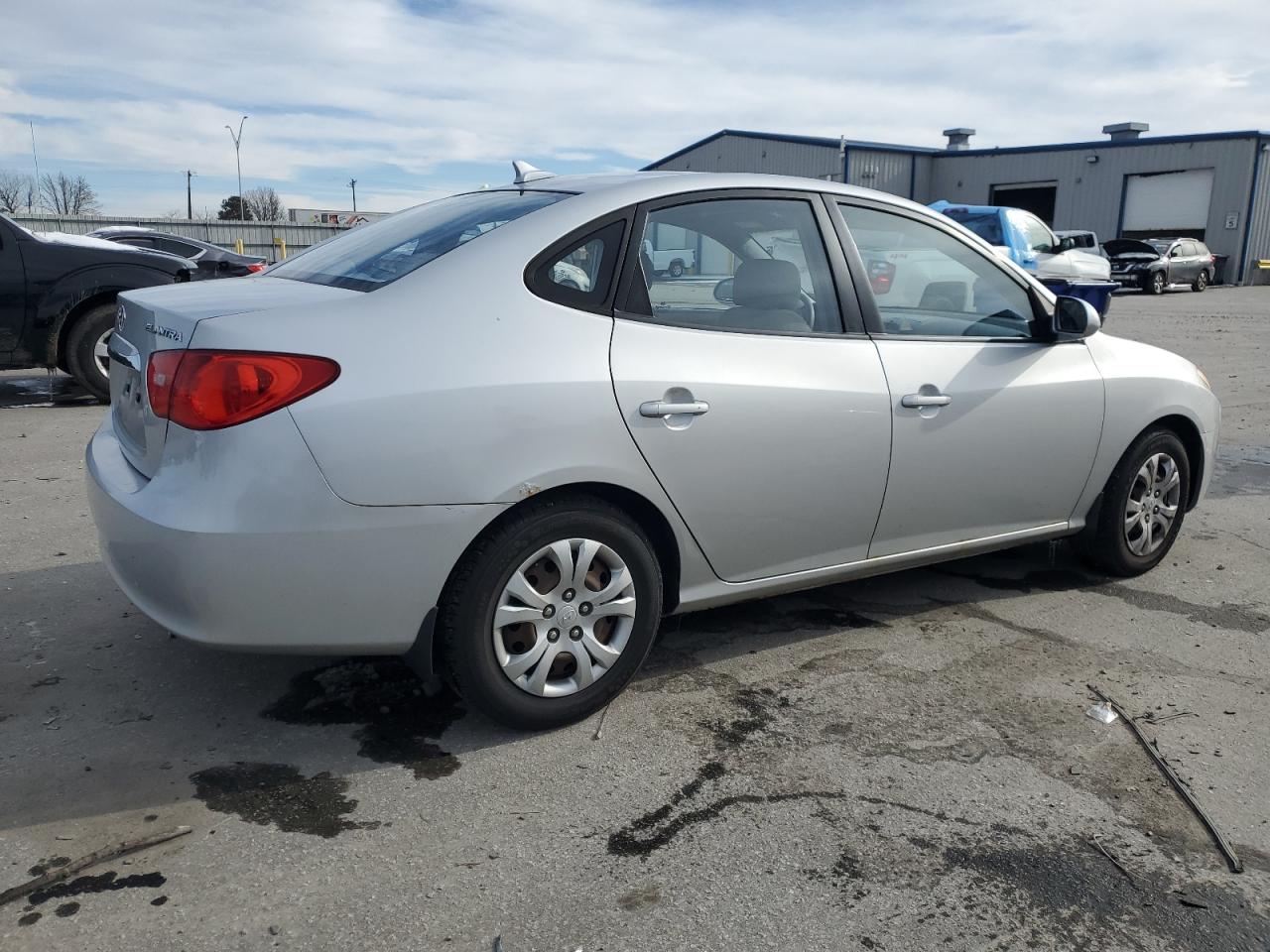 2010 Hyundai Elantra - Image 3