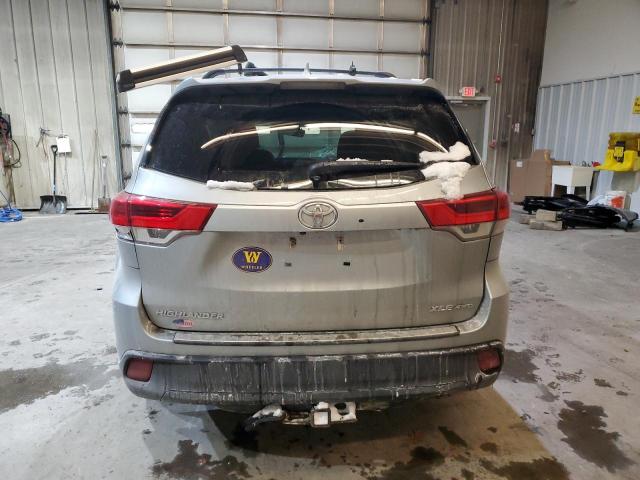  TOYOTA HIGHLANDER 2017 Silver