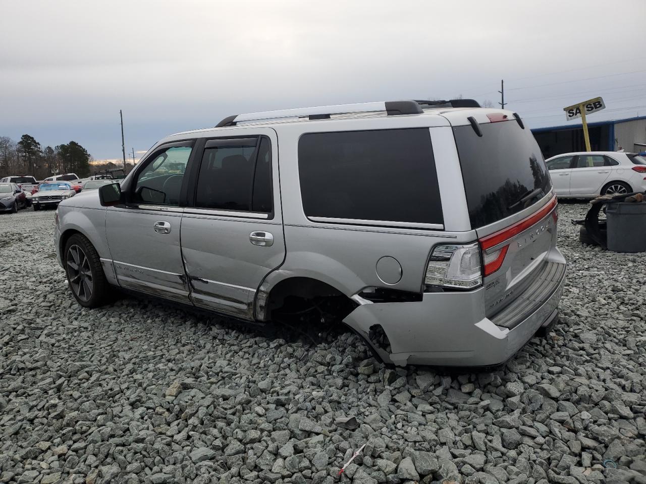 2017 Lincoln Navigator - Image 2