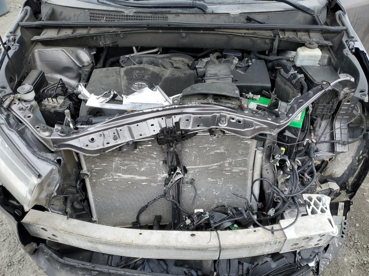 2017 Toyota Highlander - Image 12