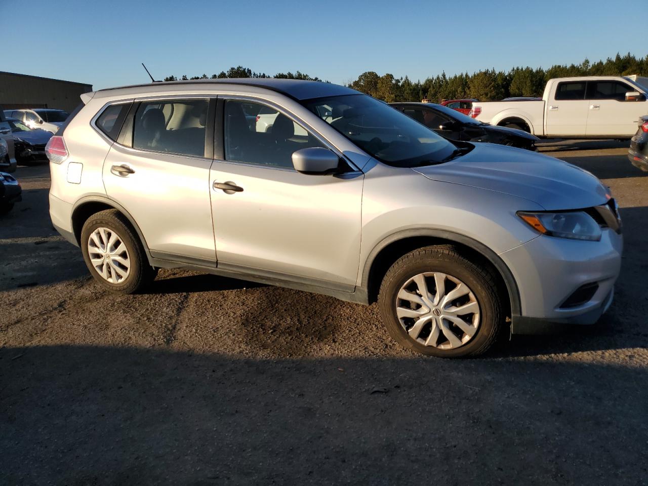2016 Nissan Rogue - Image 4