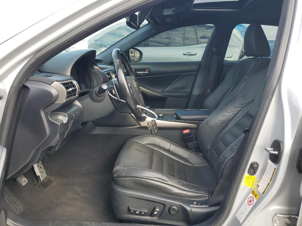 2016 Lexus IS - Image 7