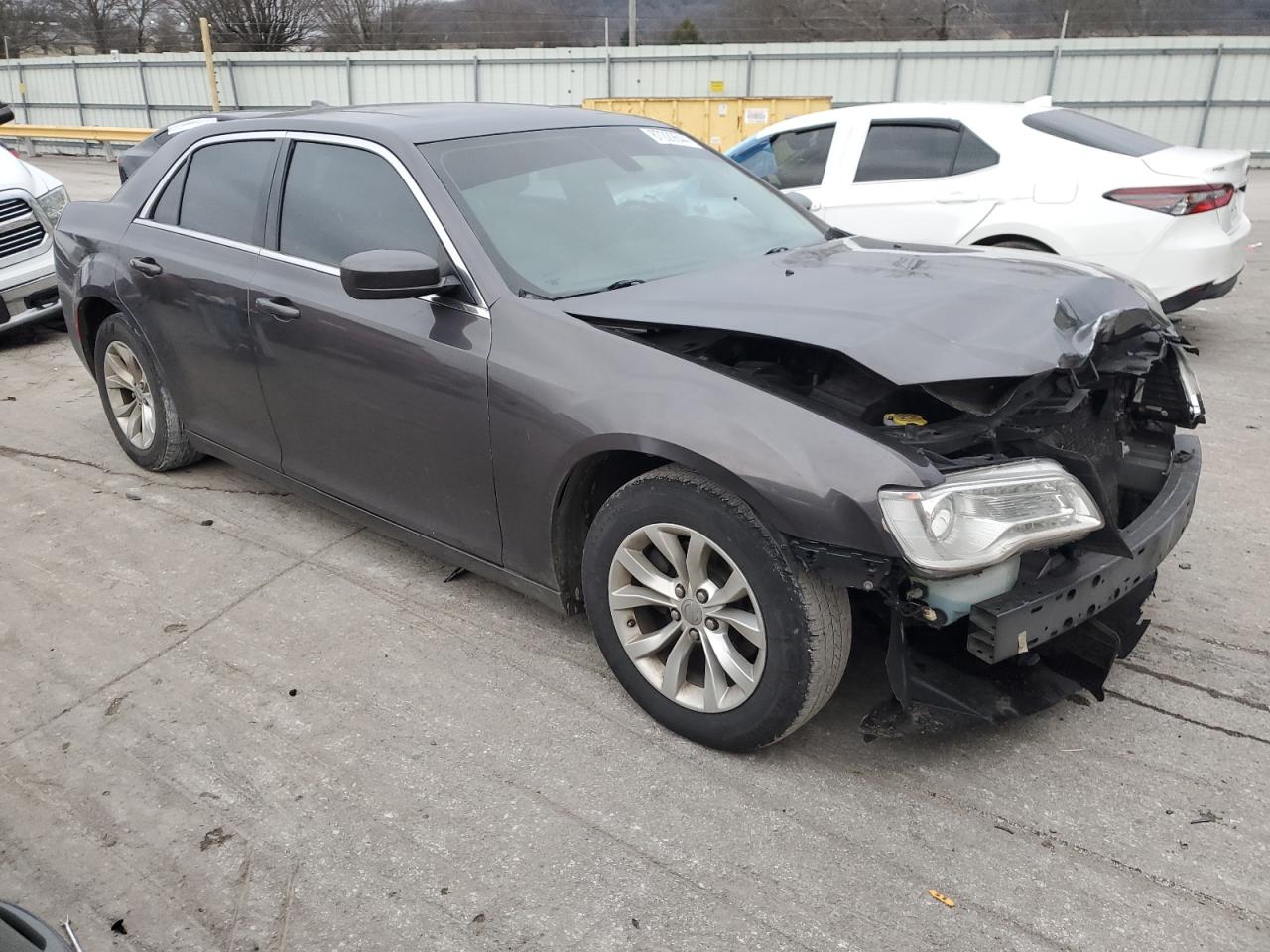 VIN 2C3CCAAG3FH930215 2015 CHRYSLER 300 no.4