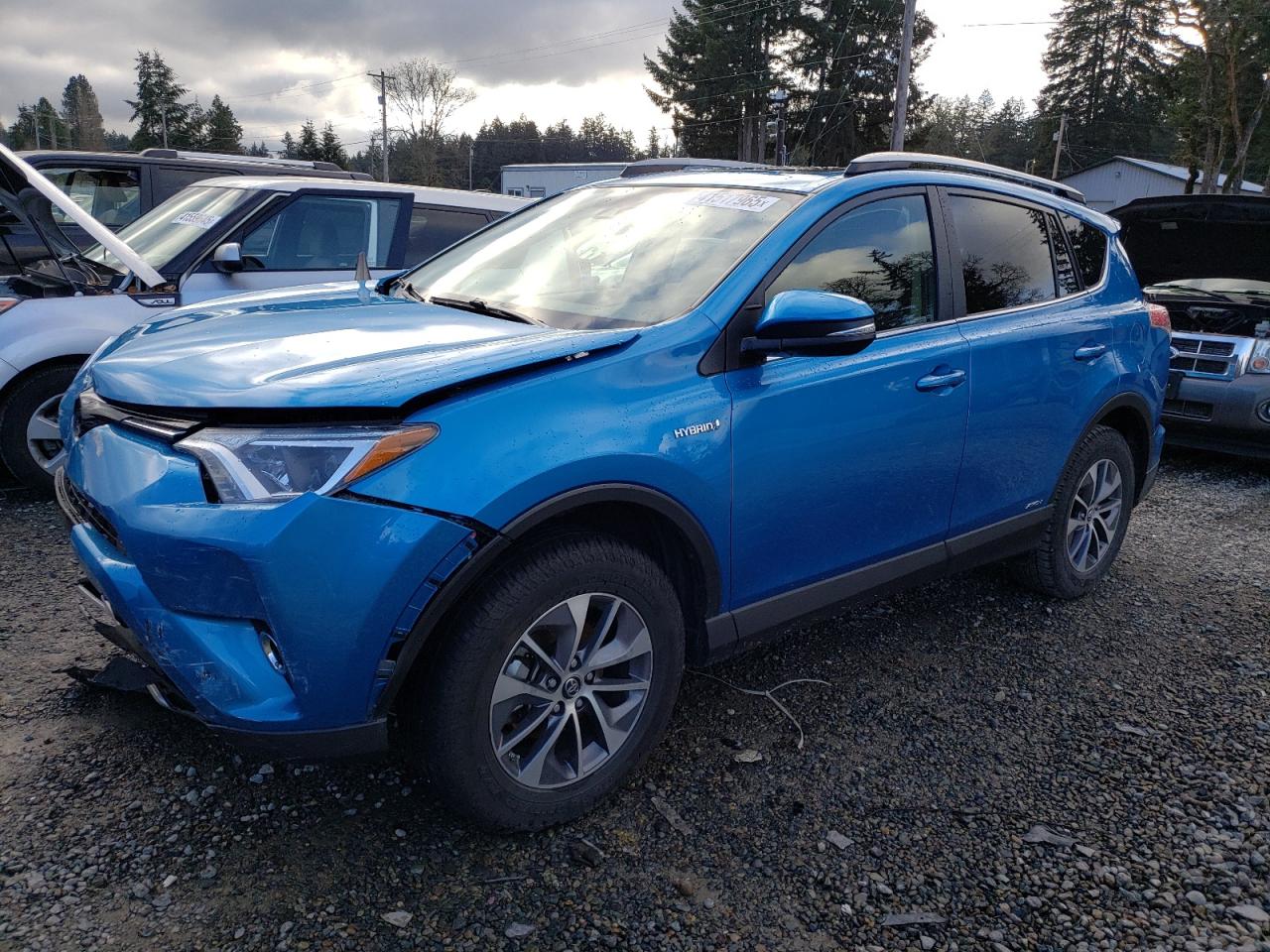 VIN JTMRJREV5JD154100 2018 TOYOTA RAV4 no.1