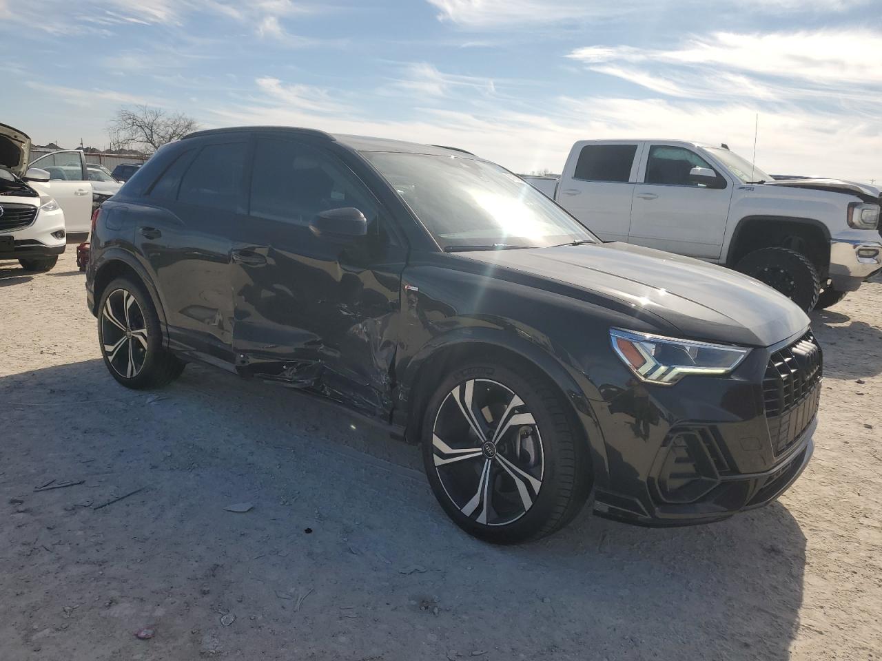 2023 Audi Q3 - Image 4