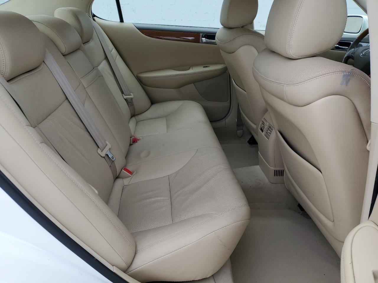 2005 Lexus ES - Image 10
