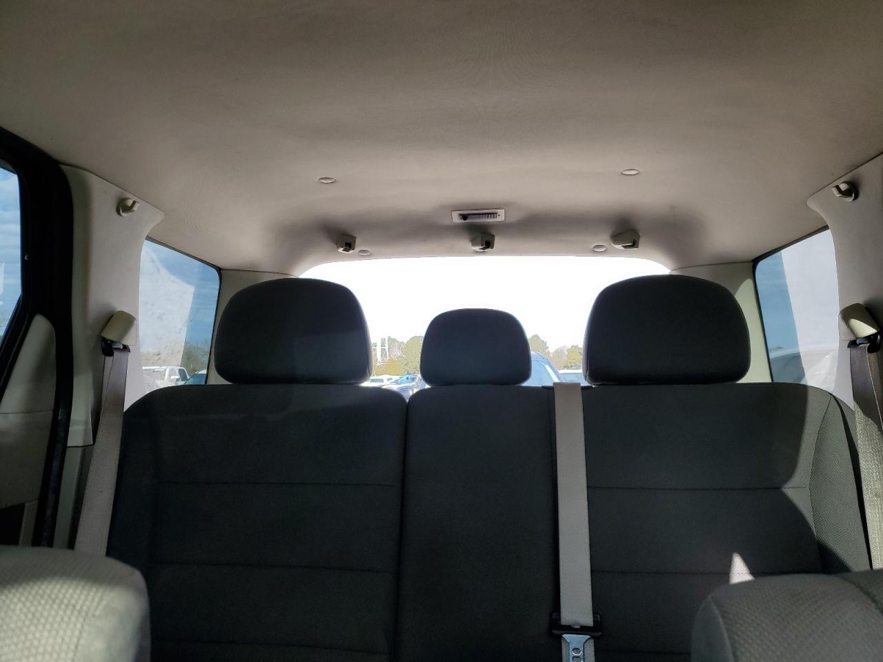 2010 Ford Escape - Image 10