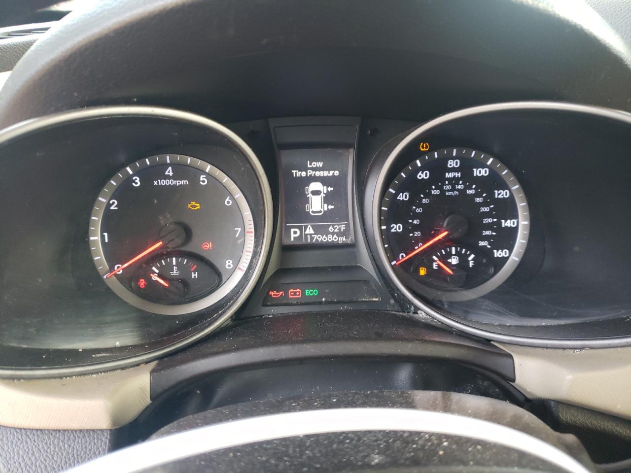 2016 Hyundai Santa Fe - Image 9