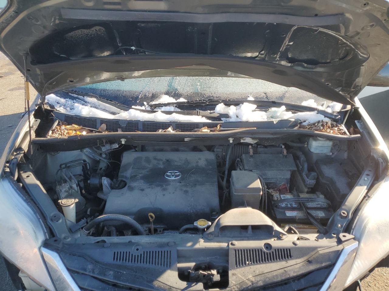 2012 Toyota Sienna - Image 12