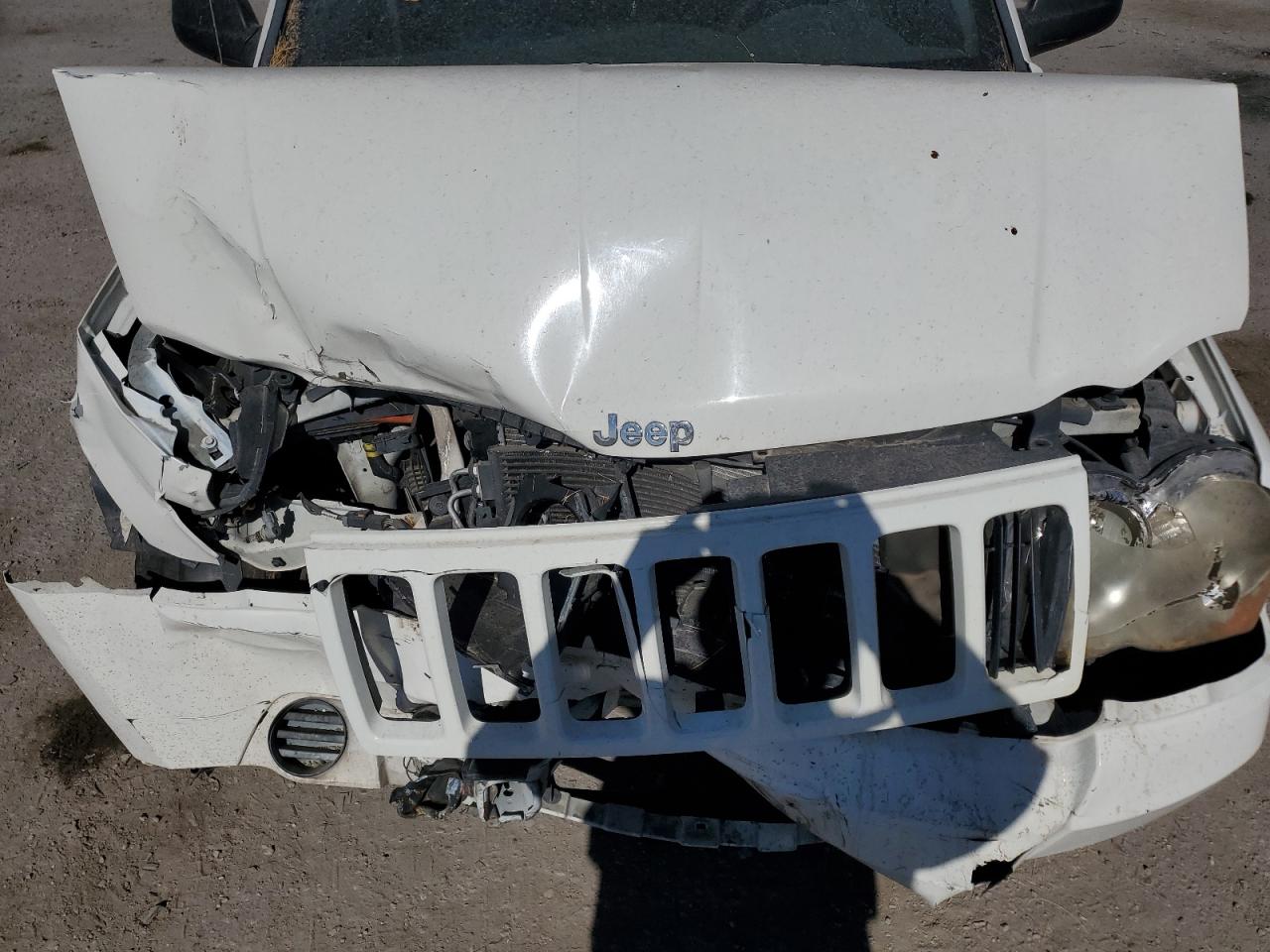 2010 Jeep Grand Cherokee - Image 13