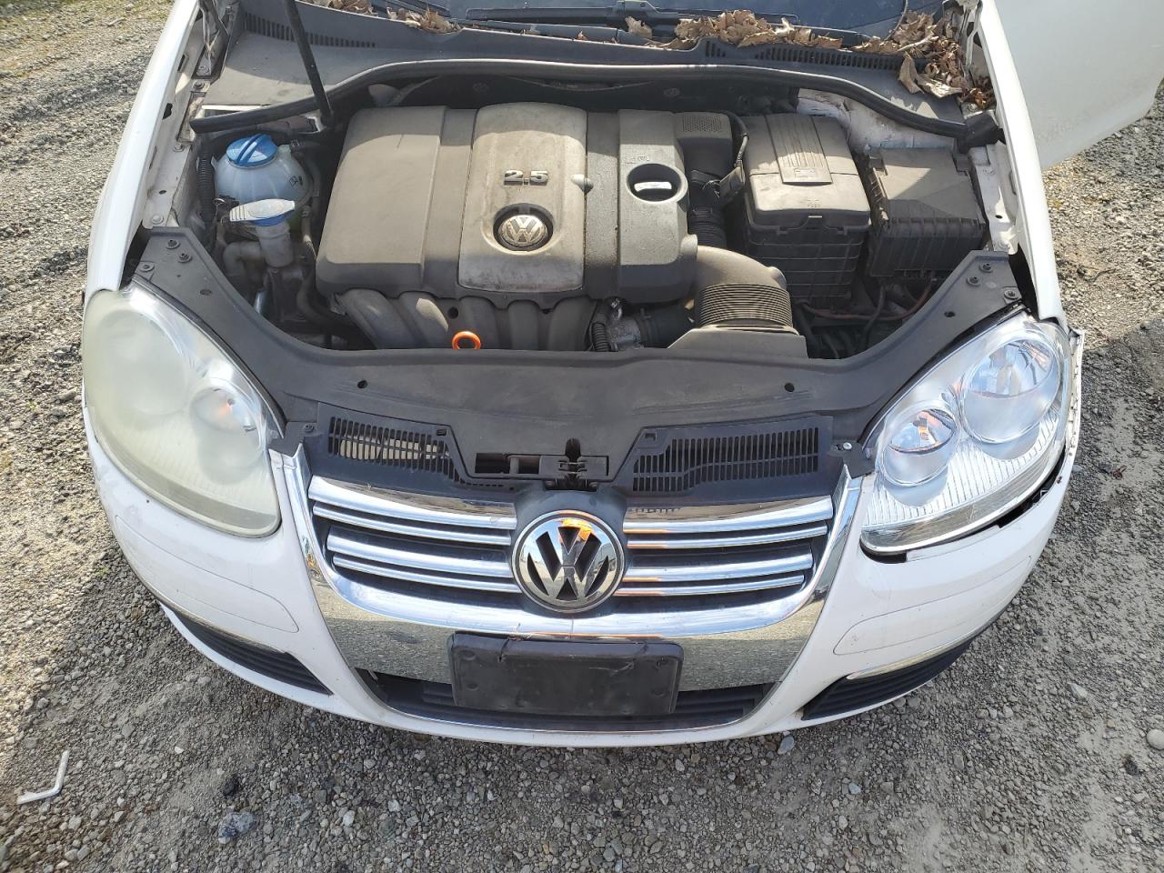 2009 Volkswagen Jetta - Image 11