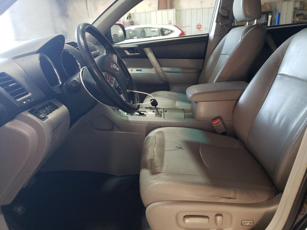 2013 Toyota Highlander - Image 7