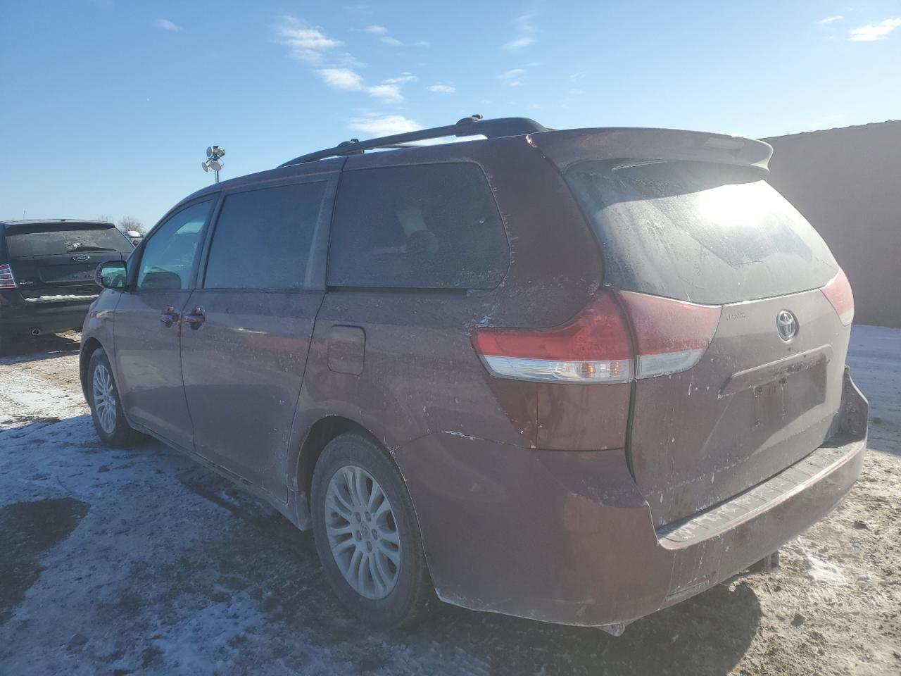2013 Toyota Sienna - Image 2