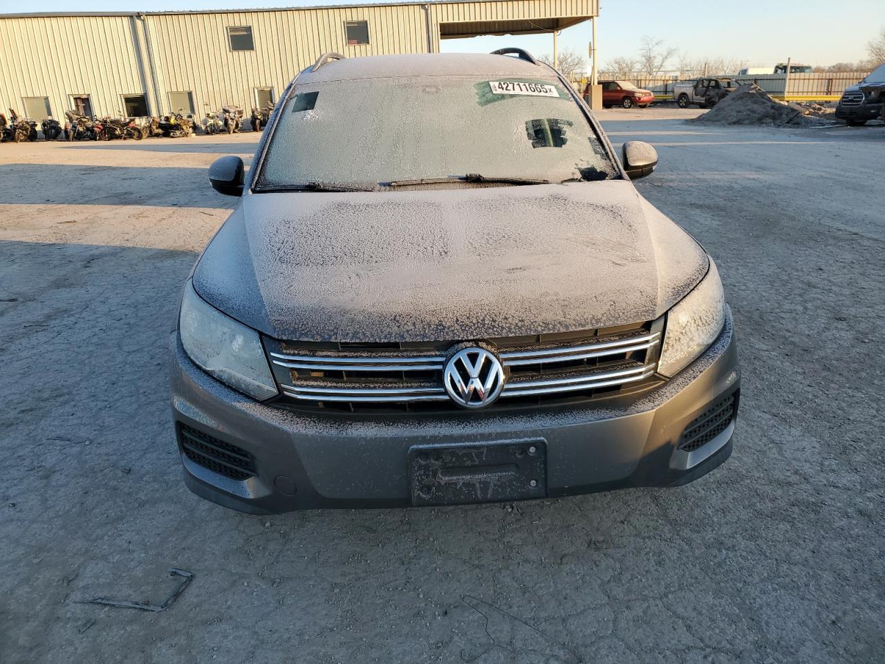 2017 Volkswagen Tiguan - Image 5