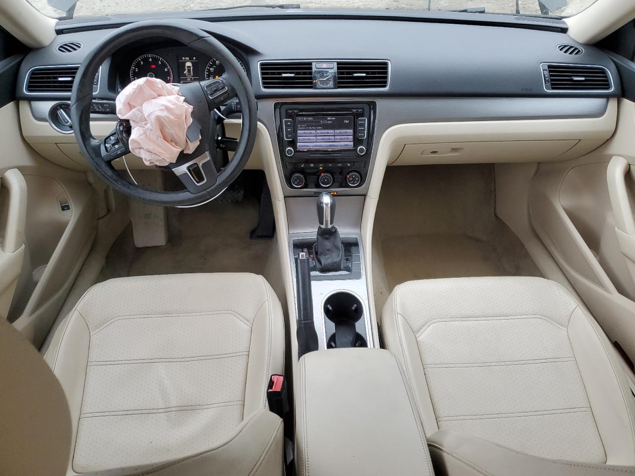 2014 Volkswagen Passat - Image 8