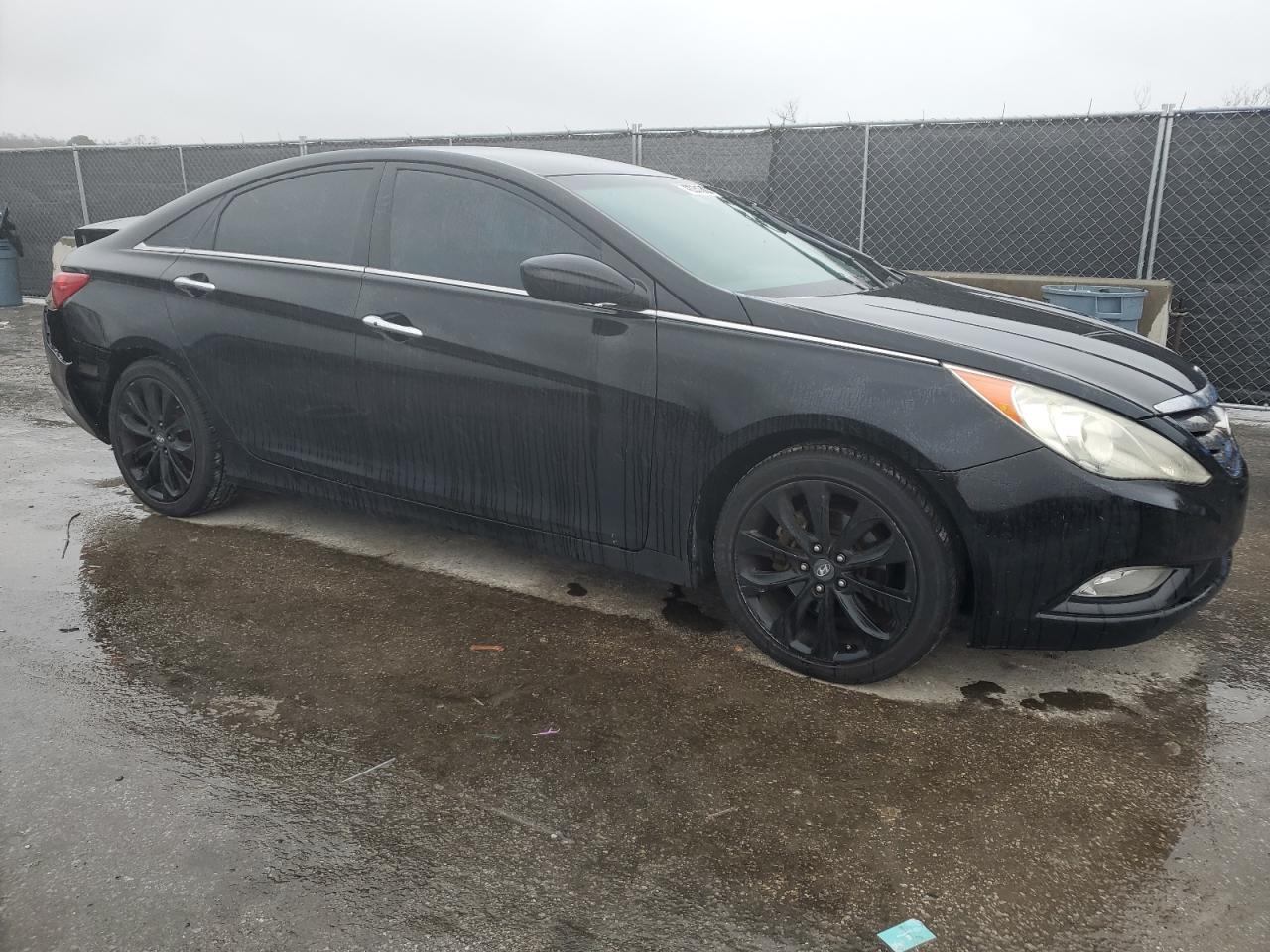 2011 Hyundai Sonata - Image 4